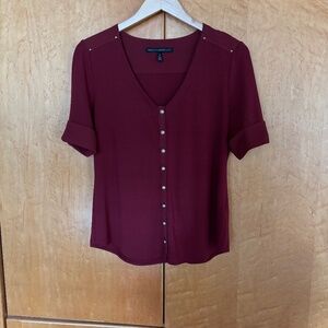 Women's Top White House Black Market Size M Color Burgundy